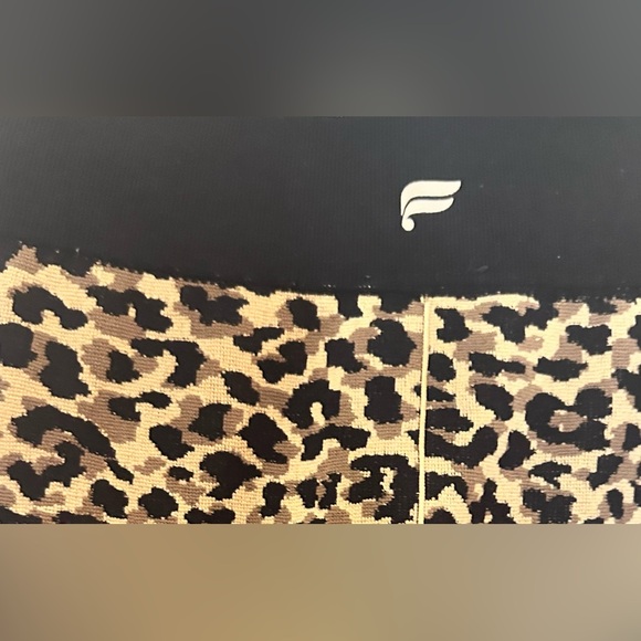 FABLETICS 2 piece Seamless Cheetah Print Set with bralette and Pants Size Small - Picture 7 of 11